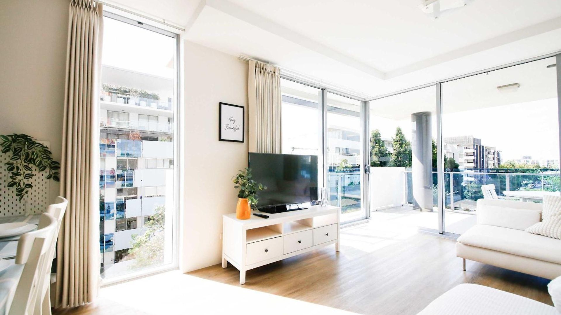 Family-friendly 2brwalk To River & Shops Pool&gym *