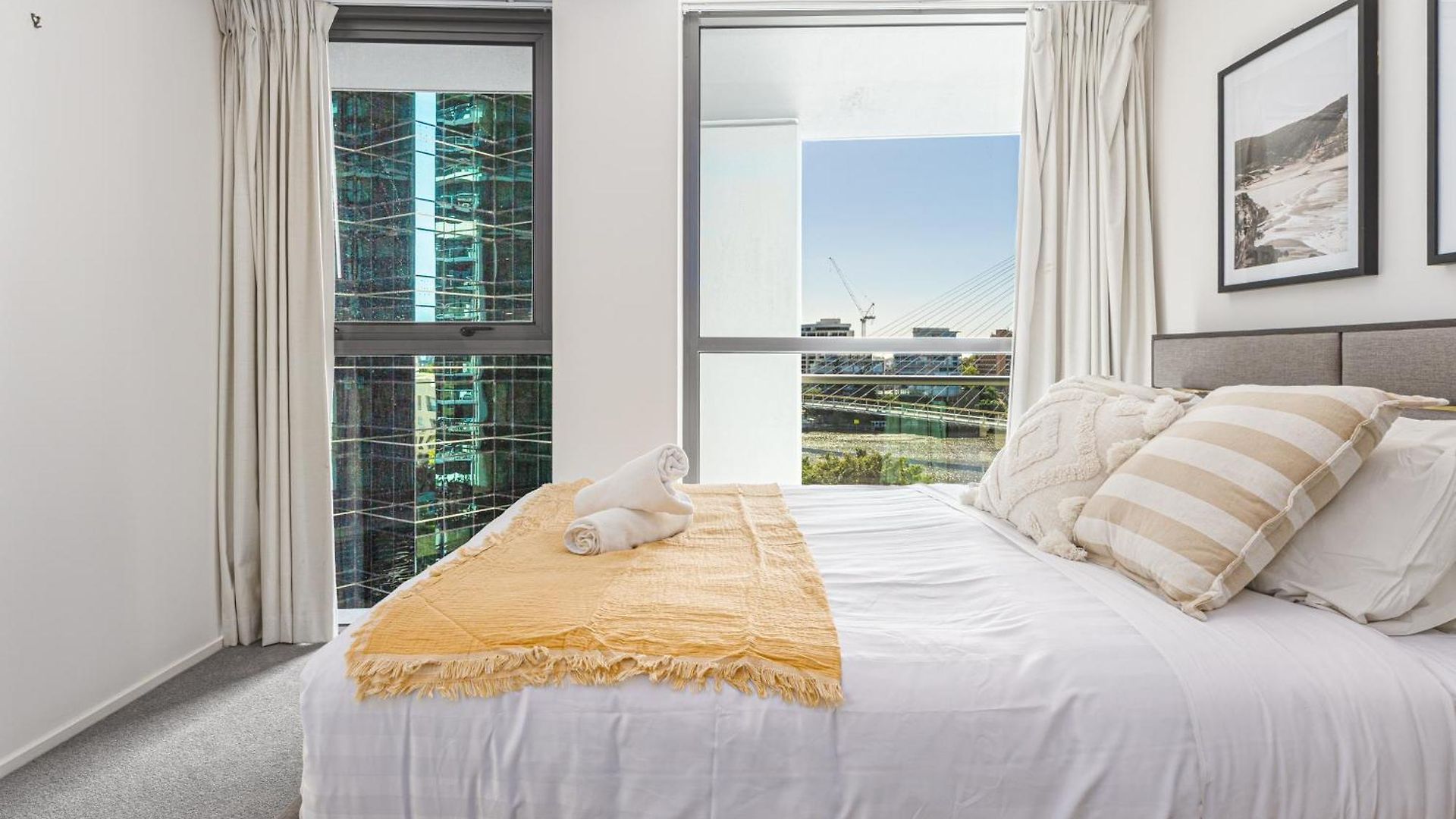 Oaks Luxury 2br With Pool, Gym And Parking Brisbane