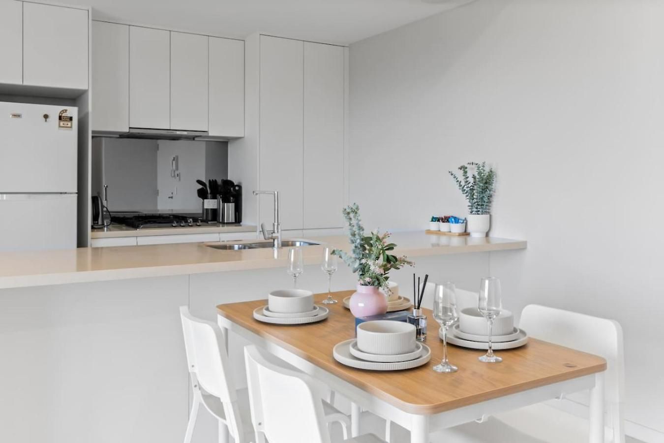 Apartment 2br Modern With Balcony Great Location *