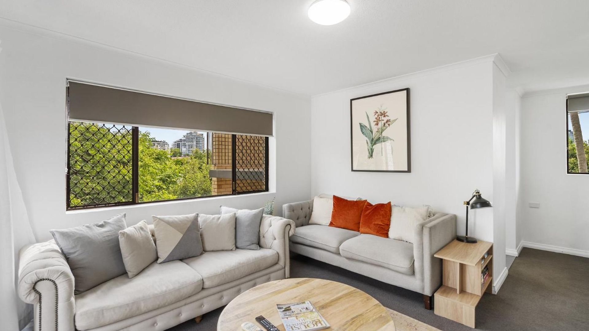Apartment Spacious New Farm With Balcony And Secure Parking