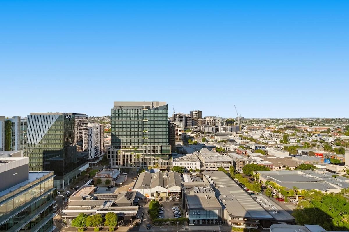 Immaculate Floor Views - 2bed-2bath-1car-pool