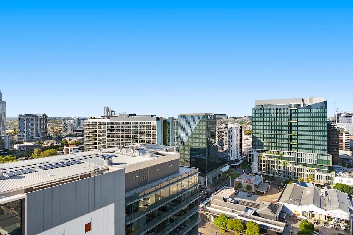 Immaculate Floor Views - 2bed-2bath-1car-pool *