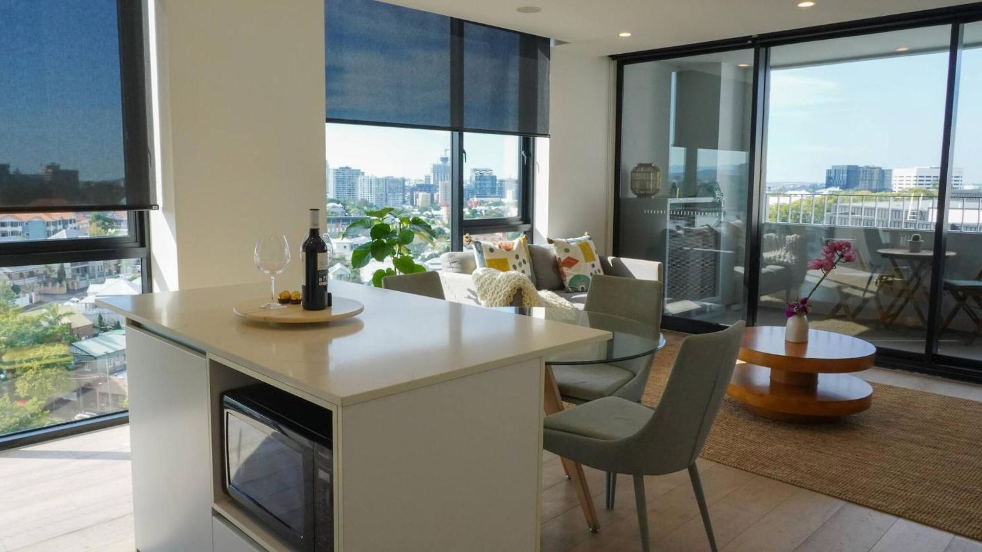 Apartment Stylish Escape - Views & Perks Brisbane