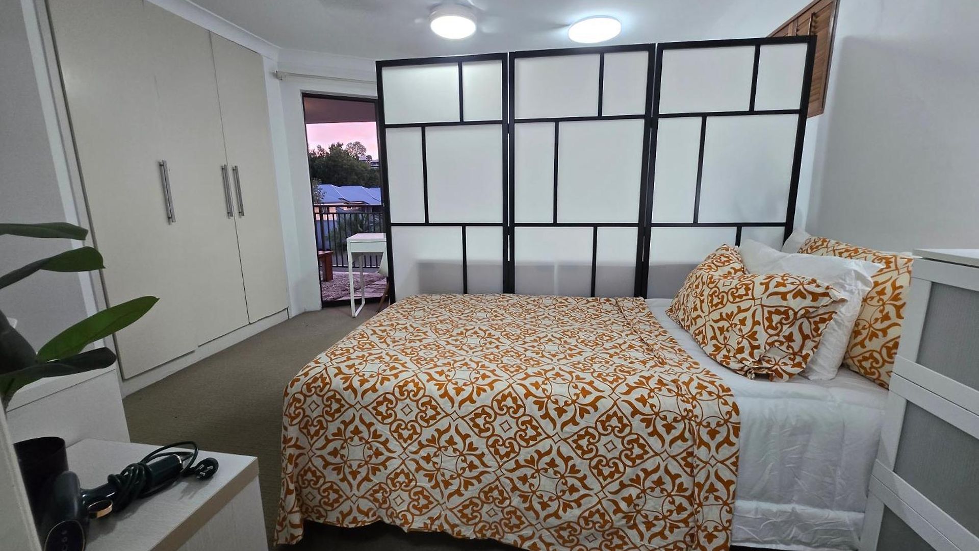 Apartment Floor# Full Aircon# Cat# Bues# Park # Uni Brisbane