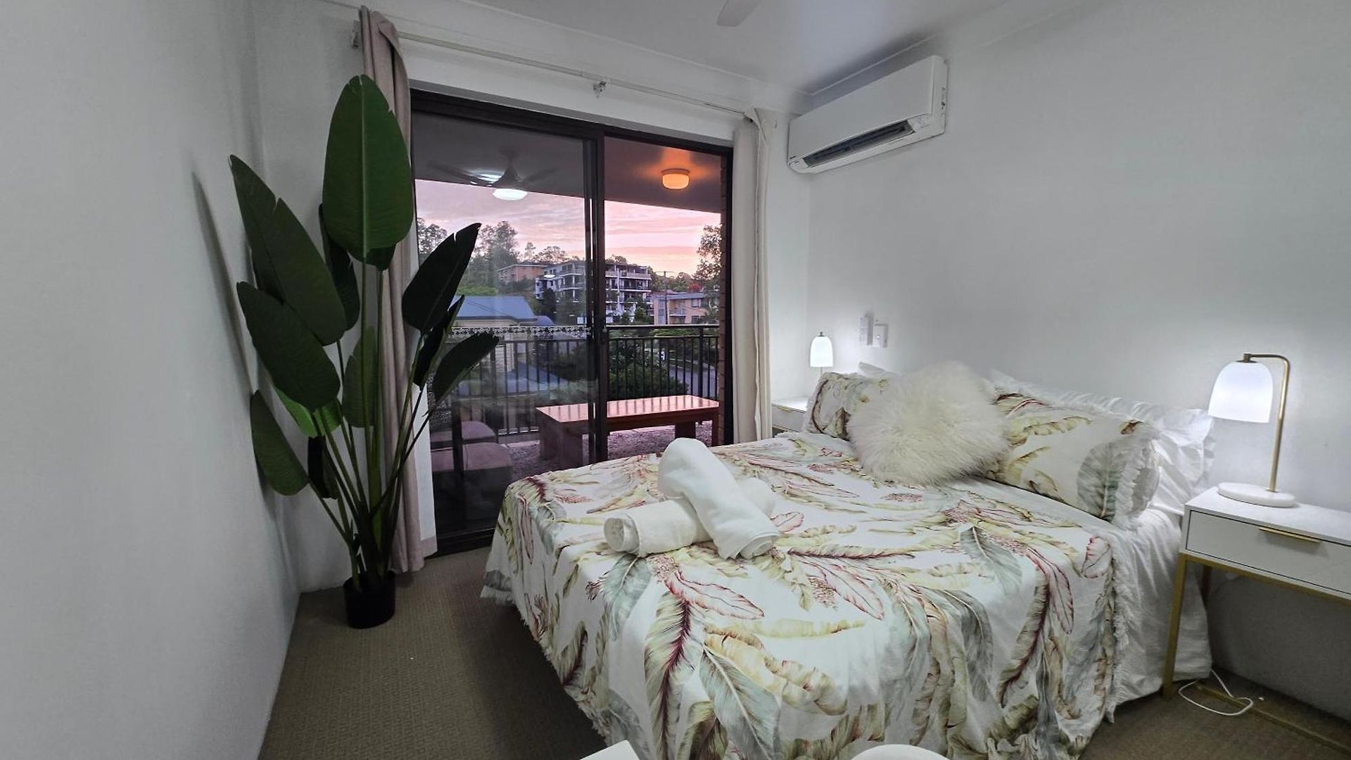 Apartment Floor# Full Aircon# Cat# Bues# Park # Uni