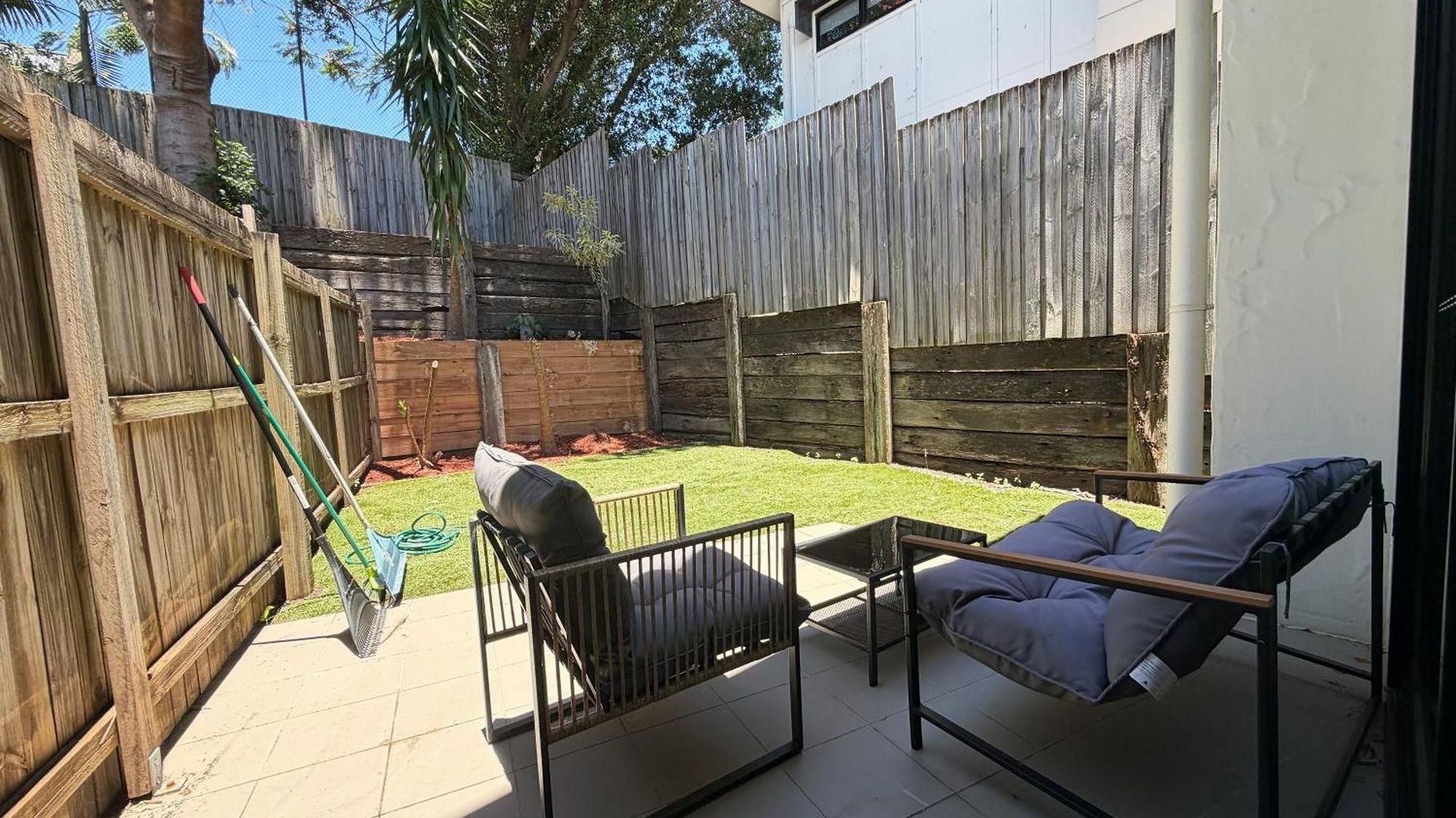 Apartment 2b2b With Courtyard - Close To Cbd - Free Parking *