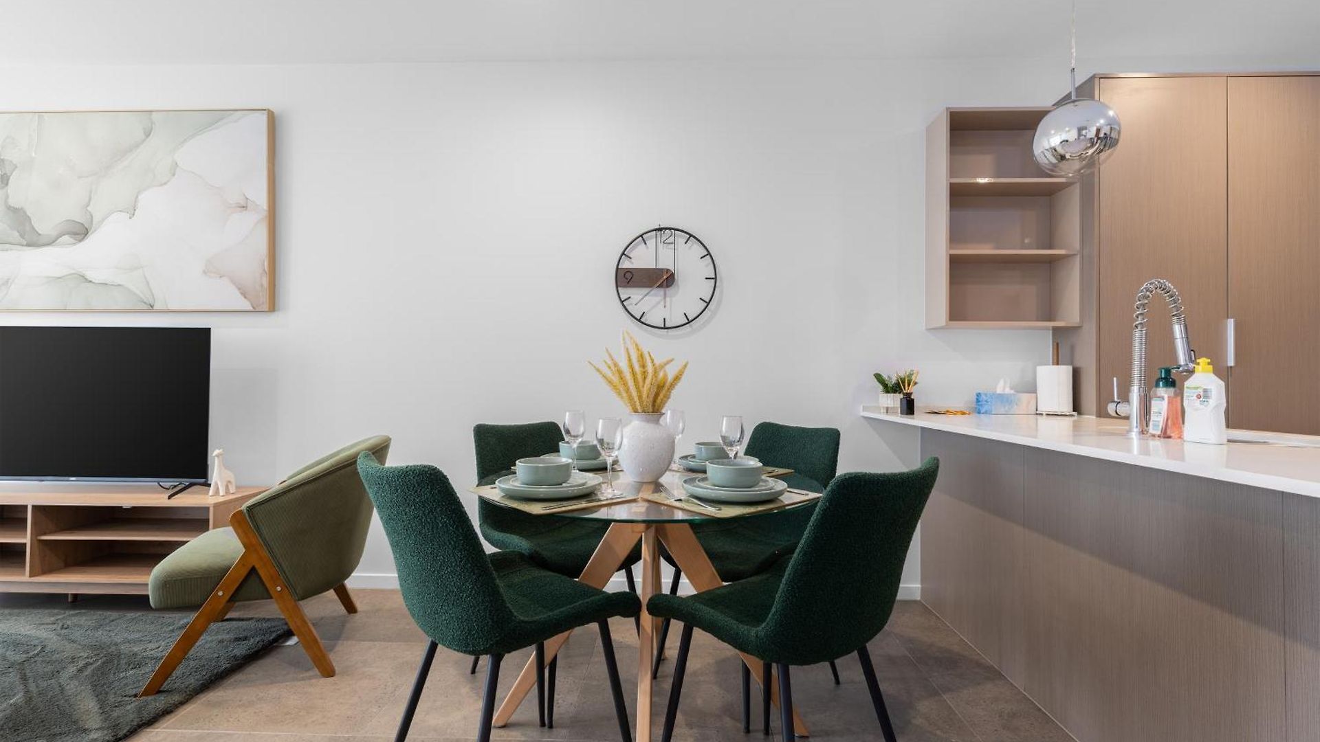 Spacious Panoramic 2br Apartment, Parking And Views * Brisbane