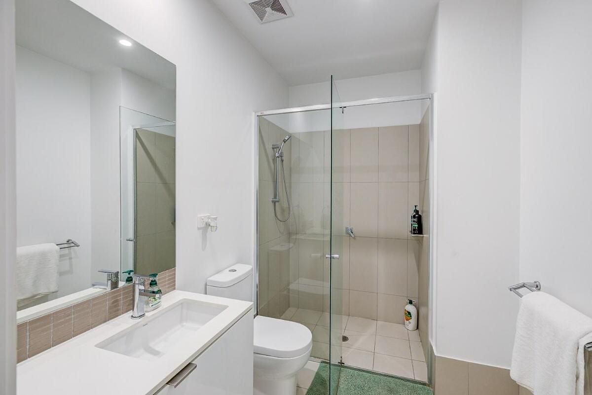 Modern 1br Retreat - Pool, Gym, Parking - Walk To South Bank Apartment