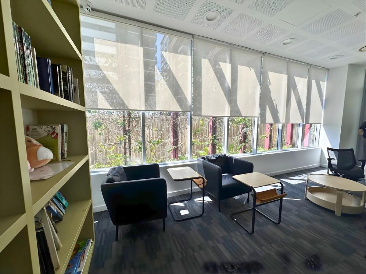 Modern 1br Retreat - Pool, Gym, Parking - Walk To South Bank Apartment *