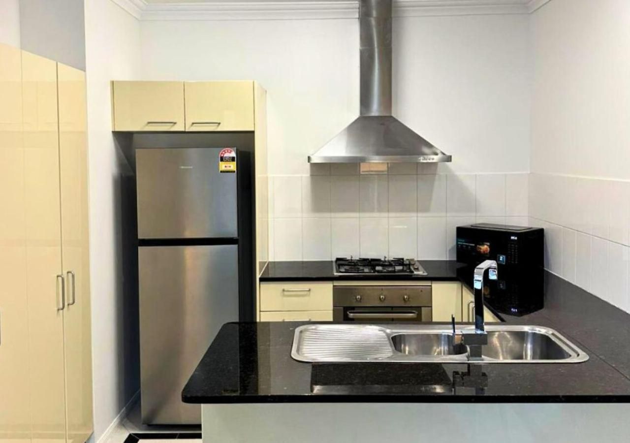 Luxury 2 Bedroom Retreat With Pool And Gym Access Brisbane