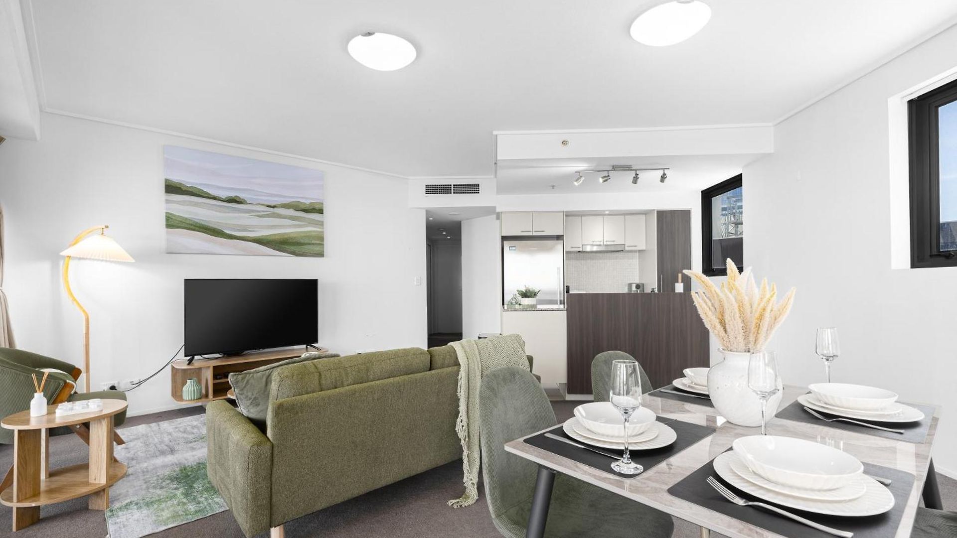 Apartment Oaks Panoramic 2br With Pool, Parking, Gym