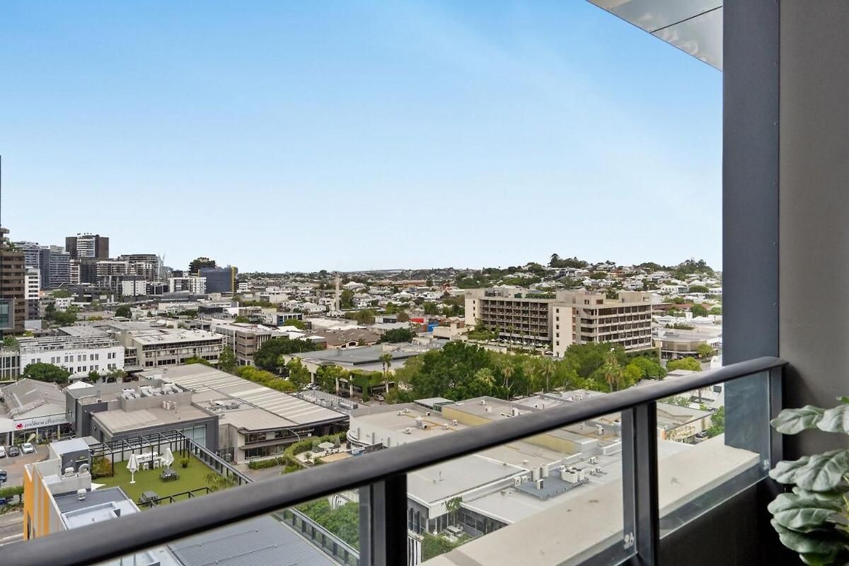 Apartment Modern 2 Bedroom - Short Stroll To St Brisbane