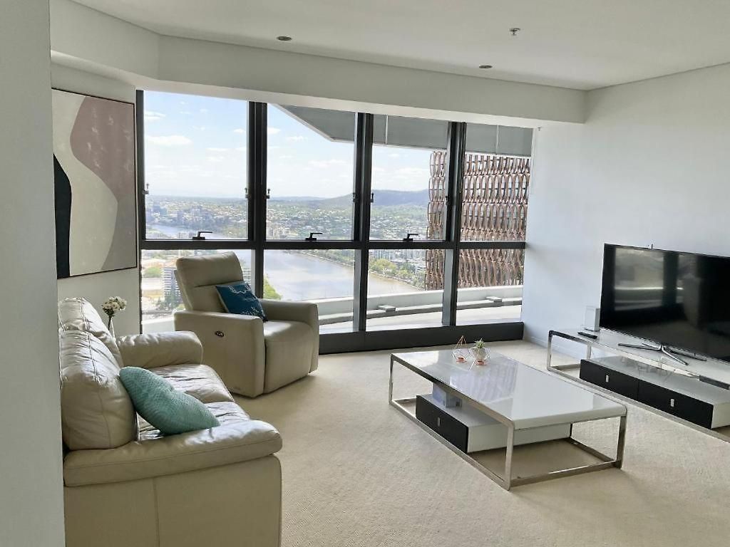 Modem Two Bedroom In Inner Cbd *