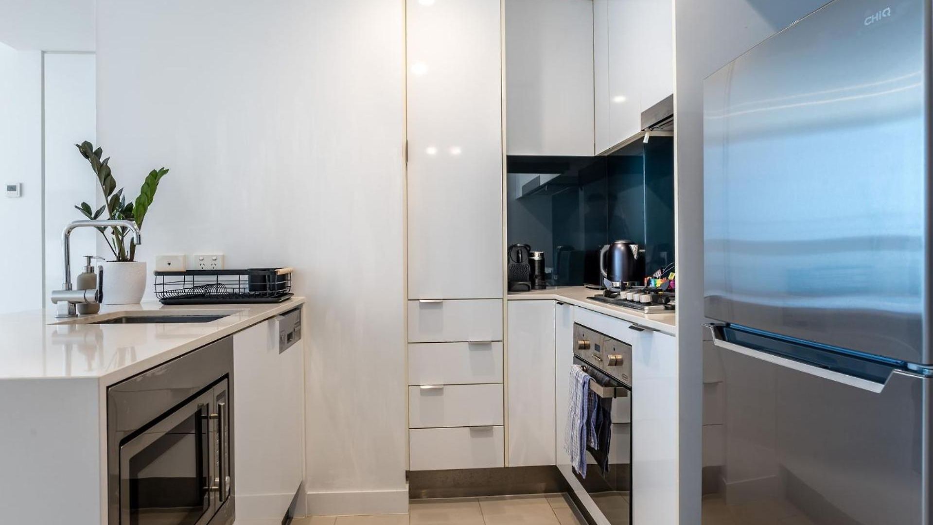Fortitude Valley Escape With Pool, Gym & Parking Apartment