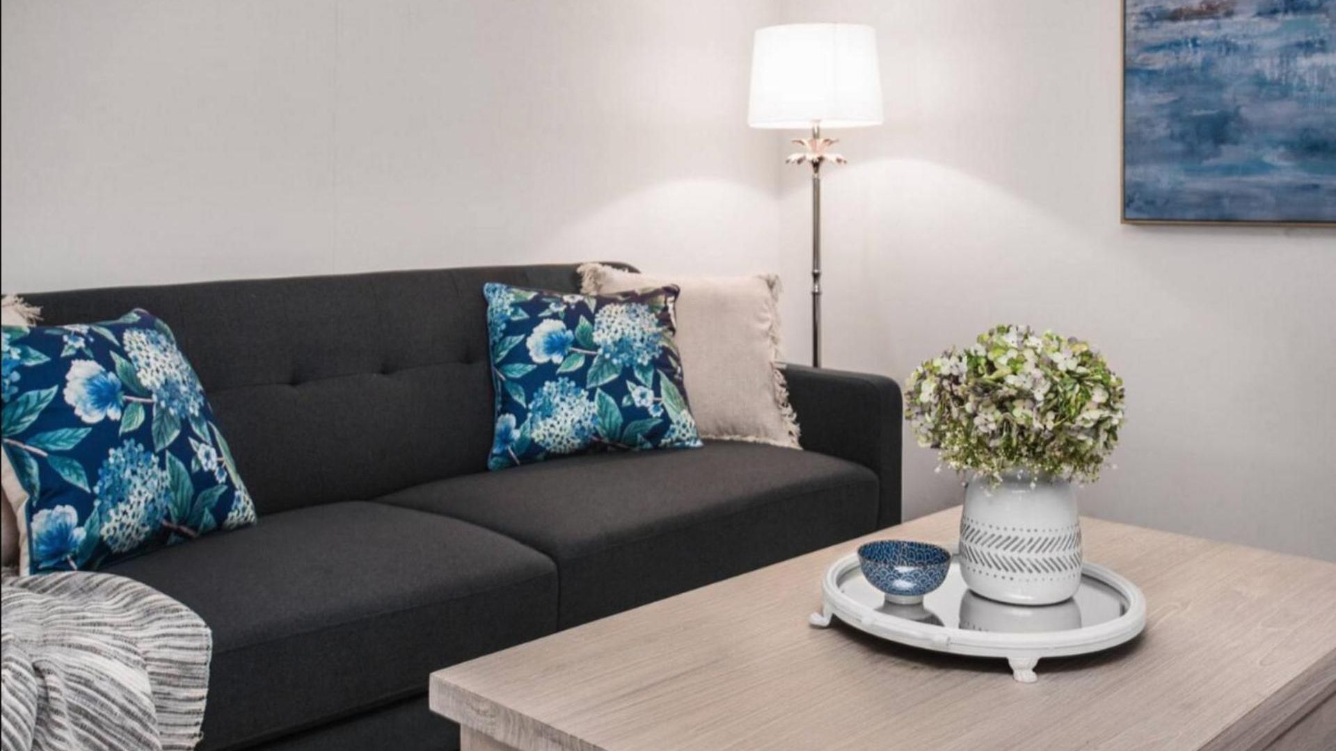 Stylish 2 Bdr Near Qut And Rbwh With Parking Apartment