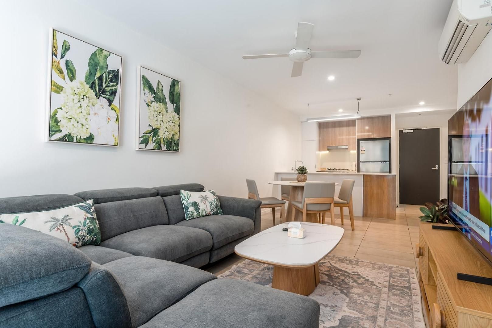 Apartment City-center Cozy 2bdr With Parking *