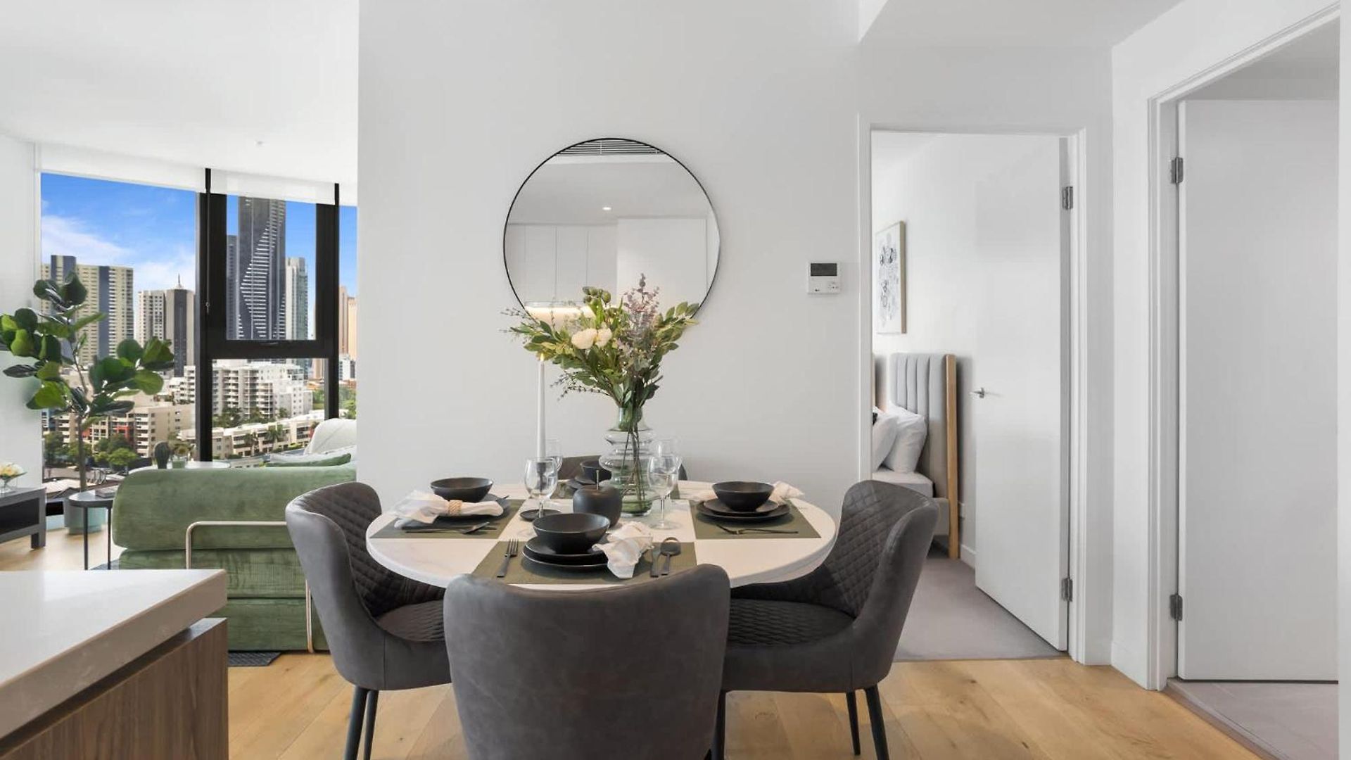 Valley Getaway - Rooftop Pool - Parking - Sleeps 6 Apartment