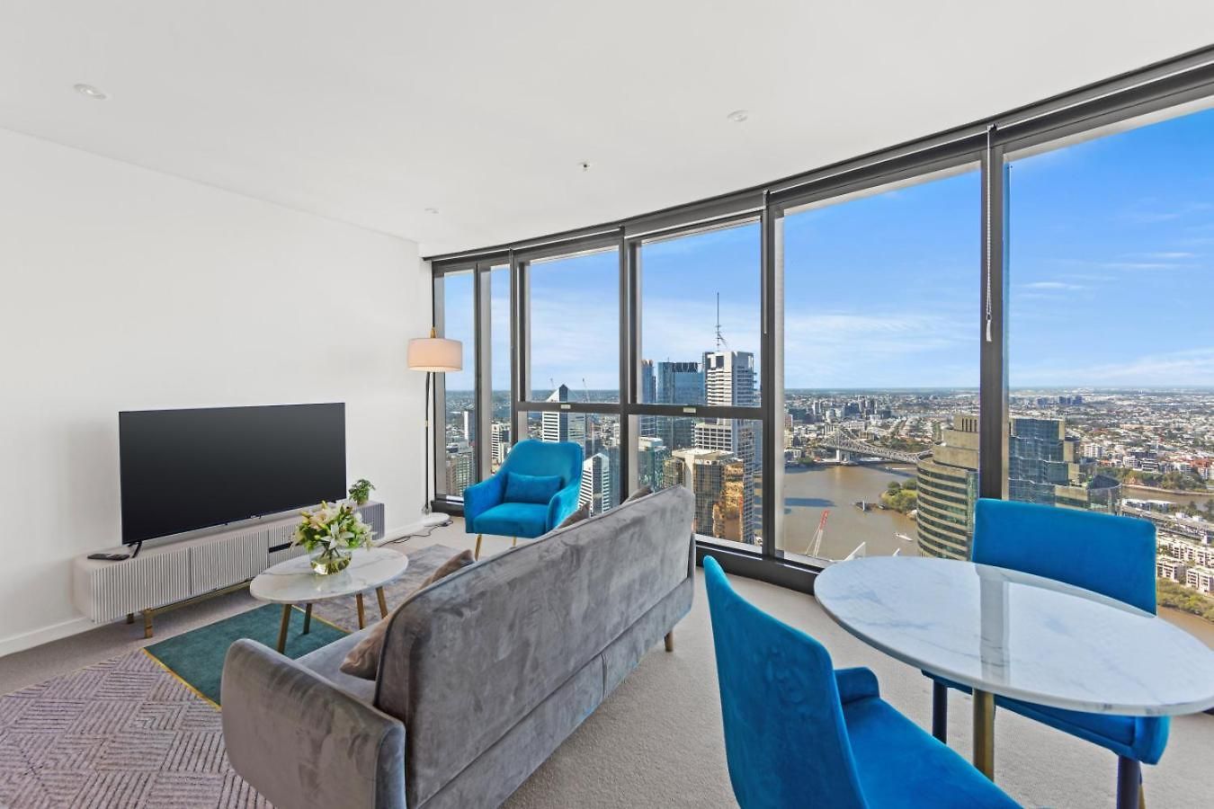 1 Bedroom Sky High Escape With Stunning Views Apartment