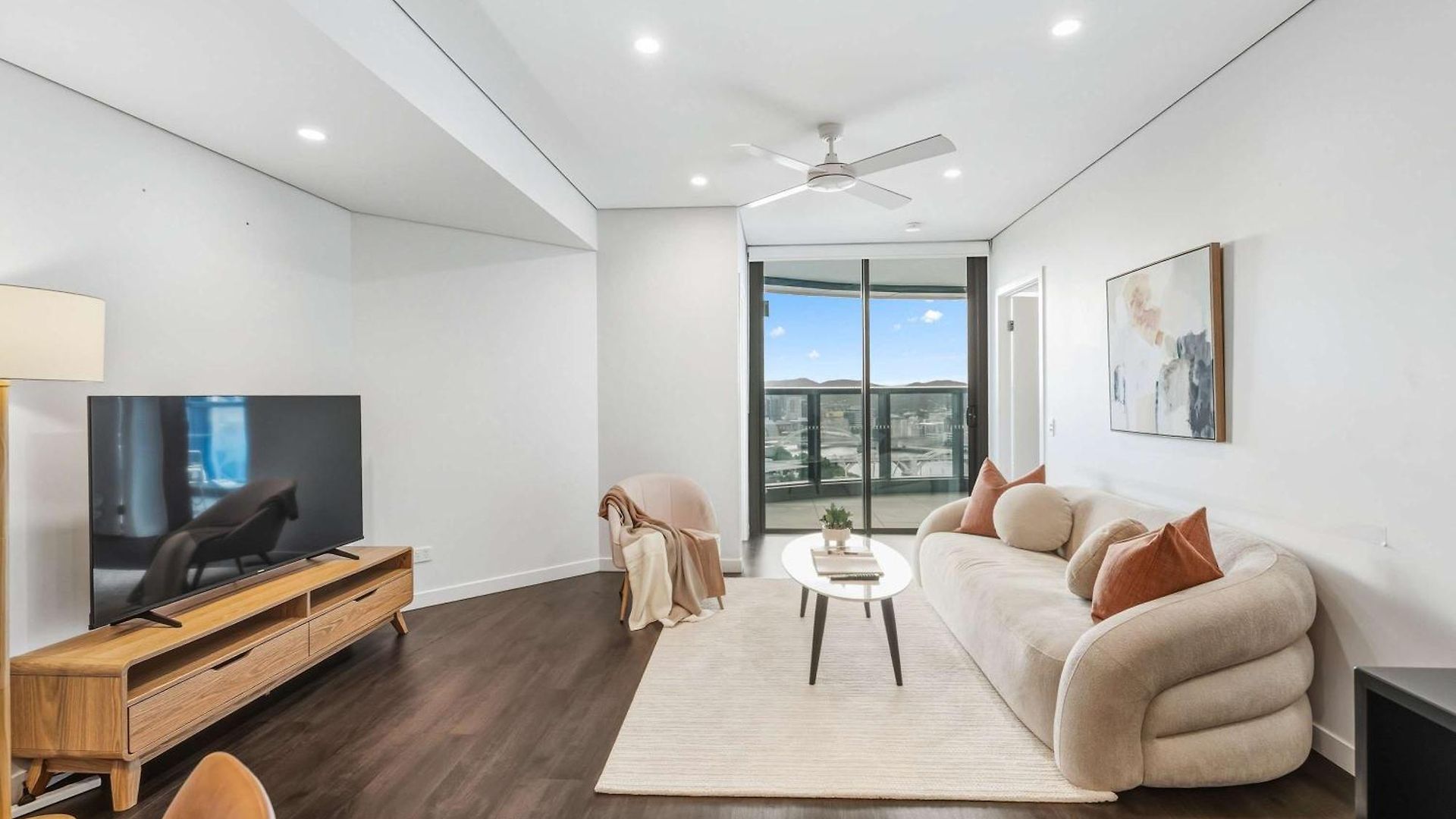 High Rise 2br In Cbd *