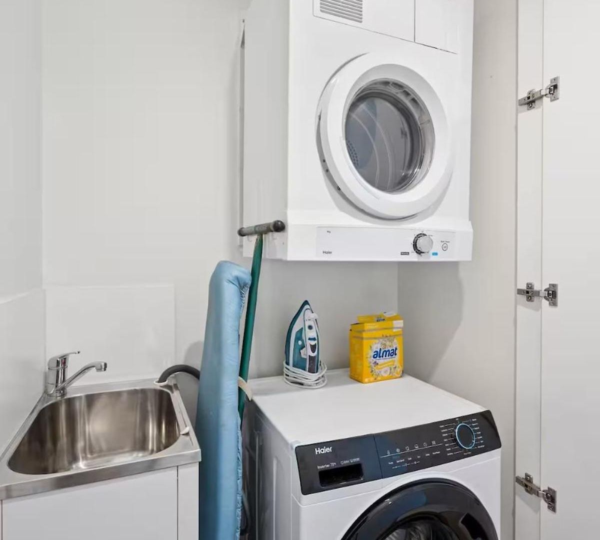 Level 10 Views 2br With Private Balcony & Parking