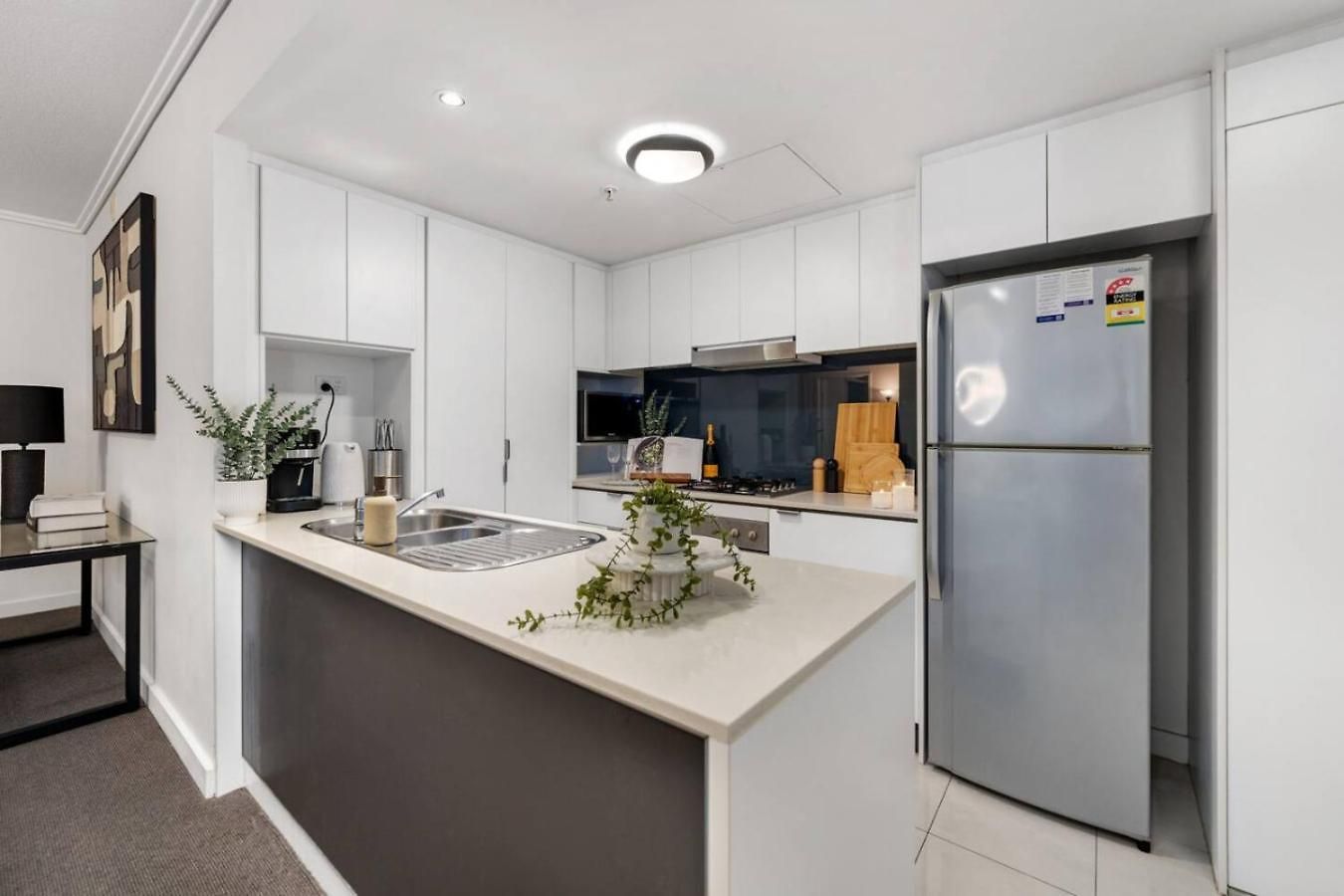 Apartment Dusk A Luxury 2bed 2bath Cbd Sky With Pool Parking And *