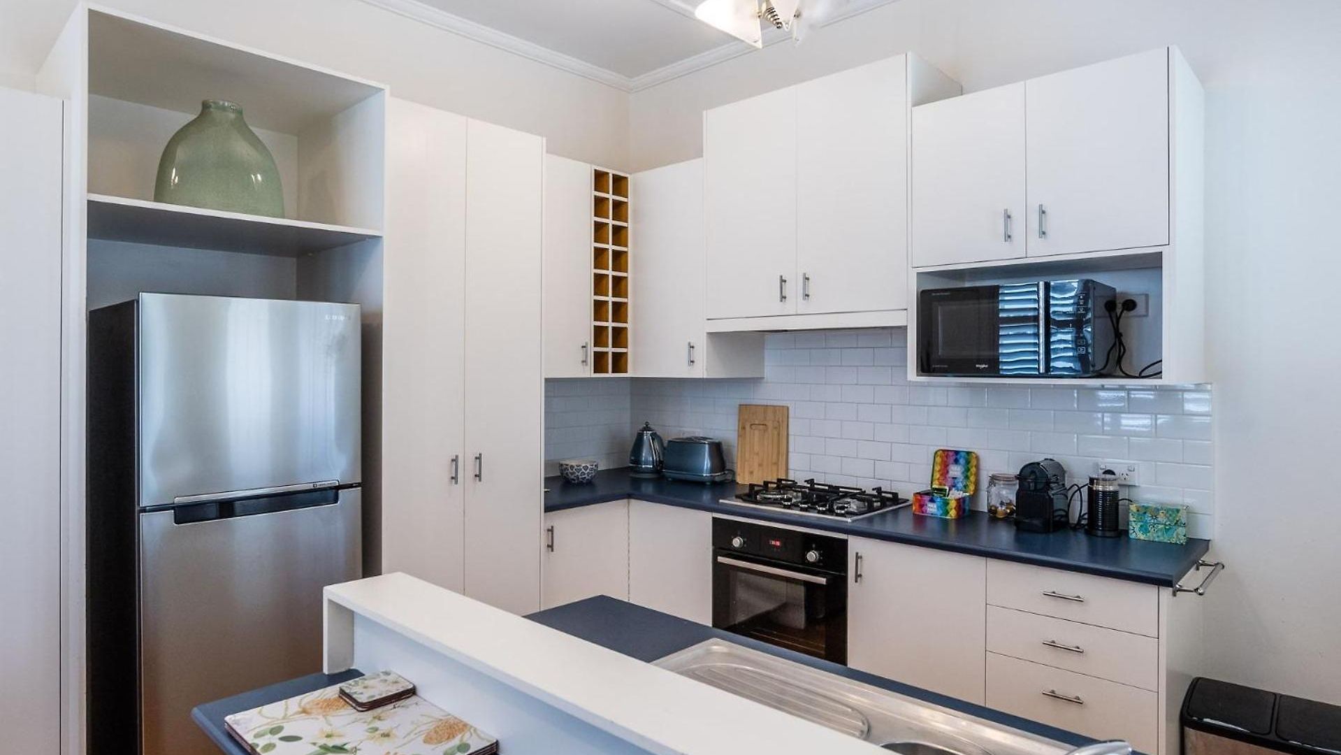 Apartment Rapunzels Art Deco Hideaway In New Farm