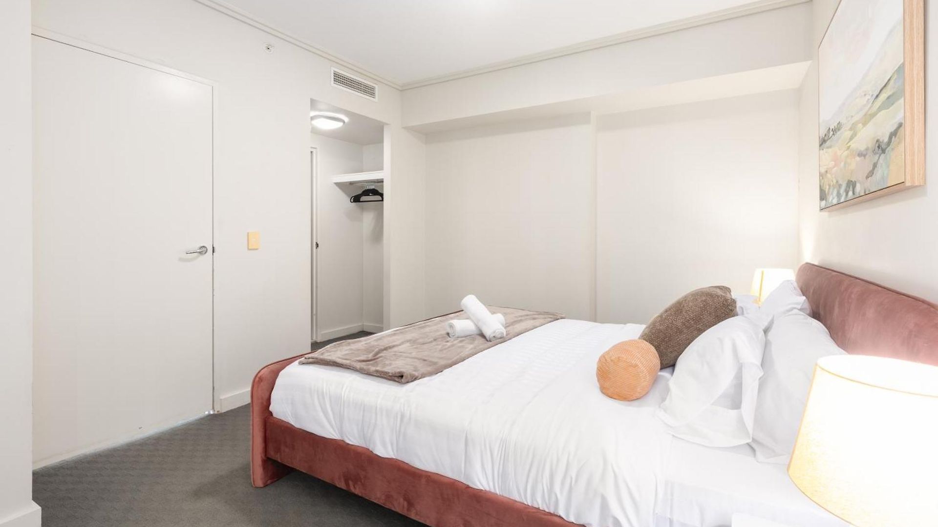 Oaks Gorgeous 2br With Pool, Parking, Gym Apartment *