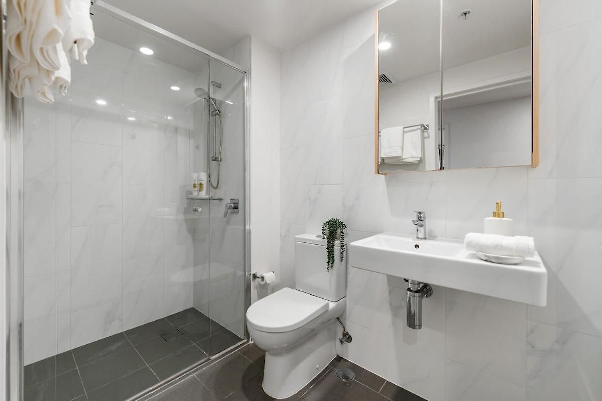 Cs - Gorgeous Views 2br W Parking, Pool & Gym Apartment *