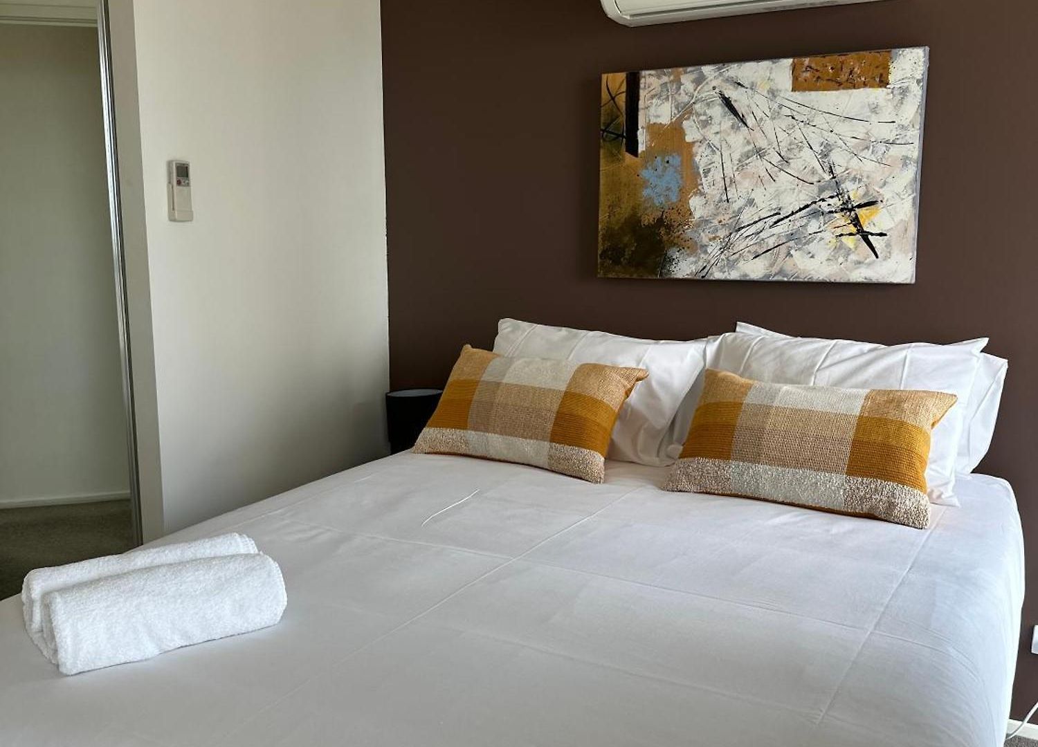 Modern Escape In The Heart Of With An Amazing River View! Apartment *
