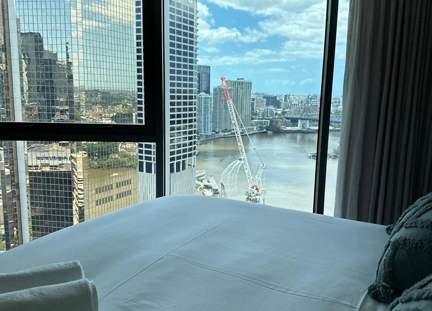 Modern Escape In The Heart Of With An Amazing River View!