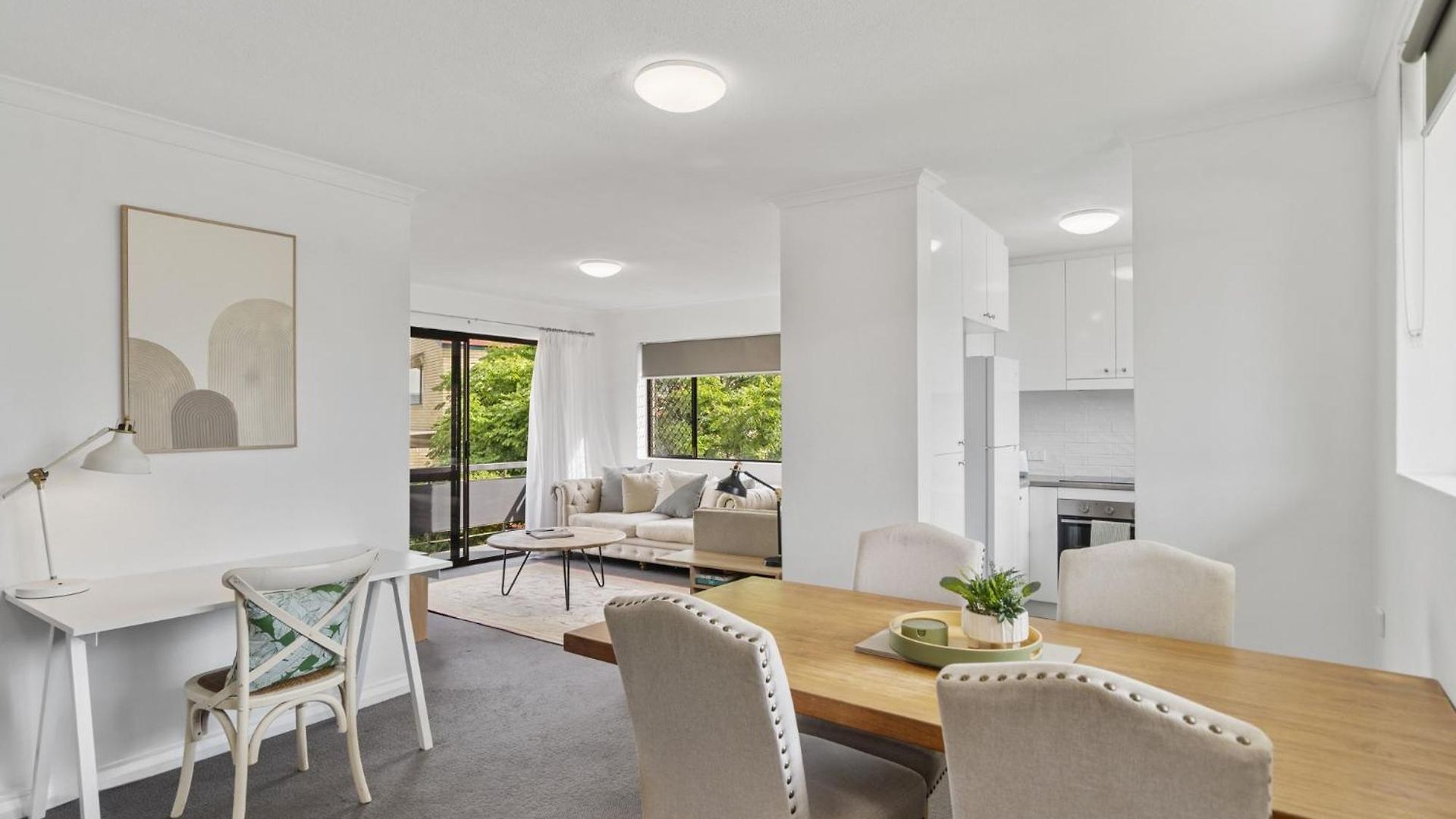 Apartment Spacious New Farm With Balcony And Secure Parking