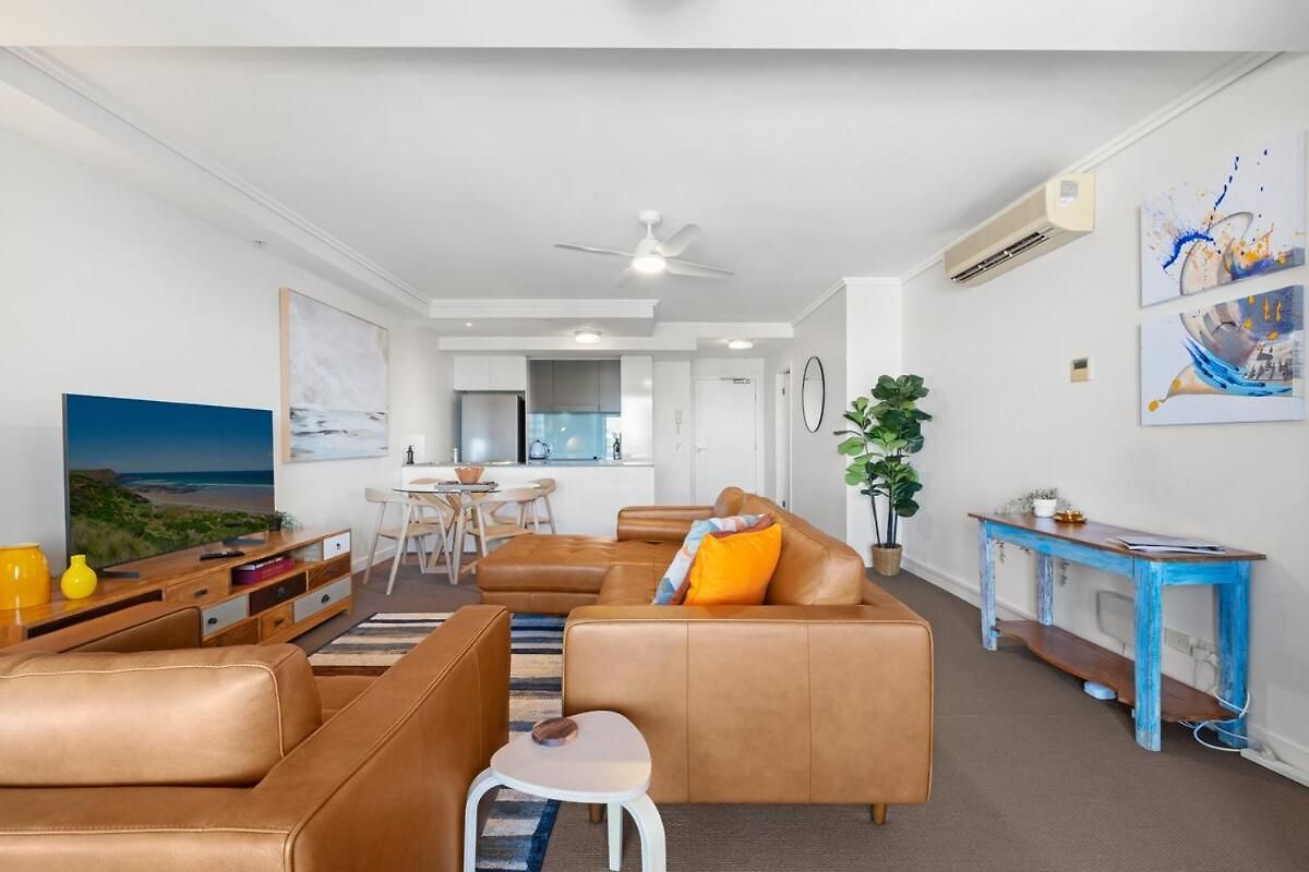 Apartment Immaculate Floor Views - 2bed-2bath-1car-pool *