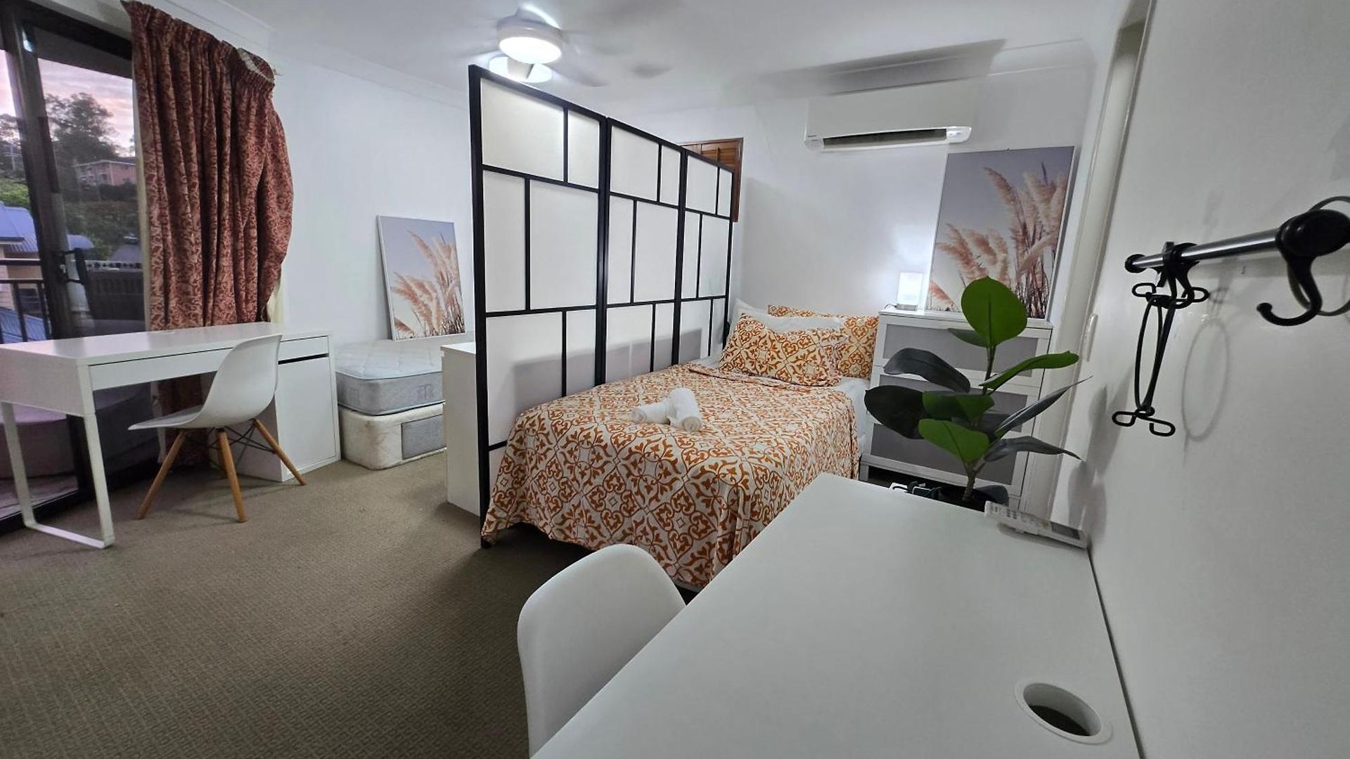Apartment Floor# Full Aircon# Cat# Bues# Park # Uni *