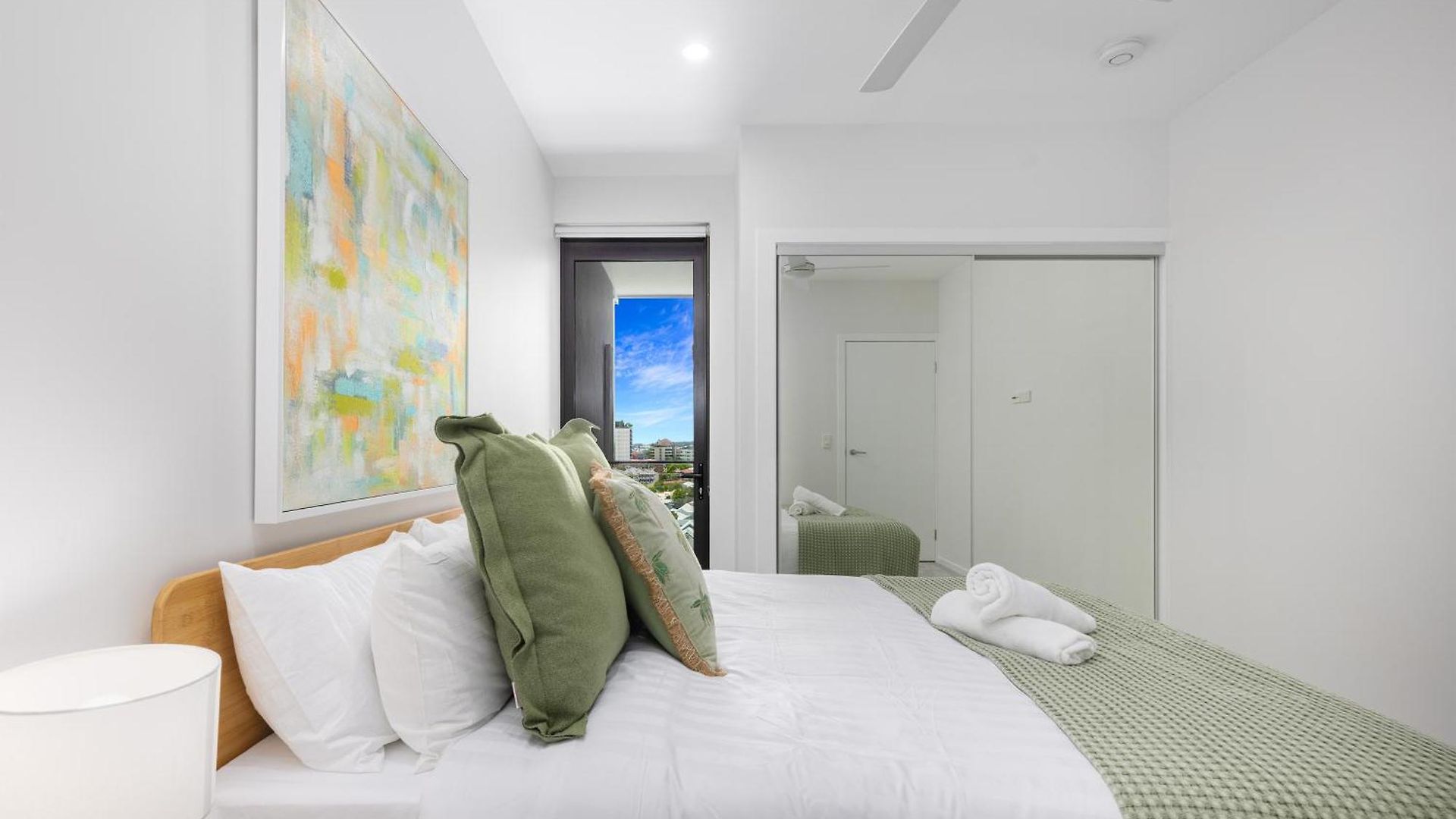 Spacious Panoramic 2br Apartment, Parking And Views *