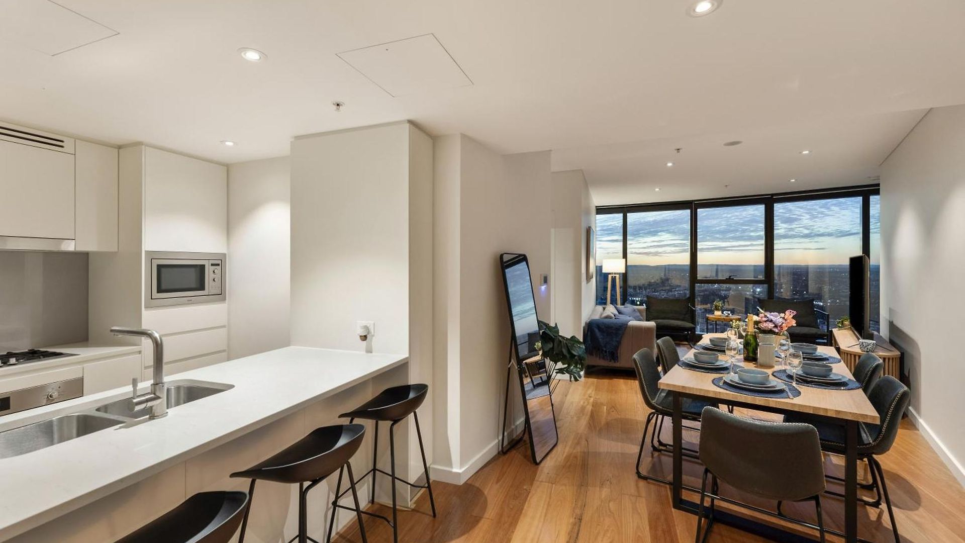 Apartment Skytower 72nd Floor 3br With Parking, Pool And Gym