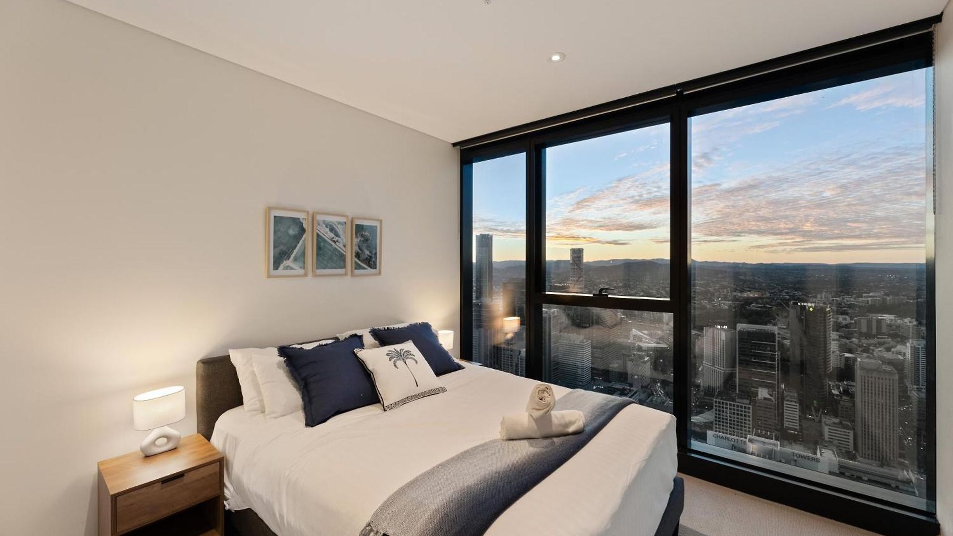 Skytower 72nd Floor 3br With Parking, Pool And Gym Apartment *
