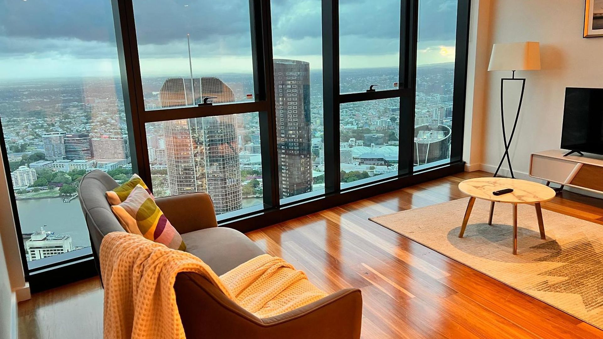 River And View Sky Tower L78 2b2b Apartment *