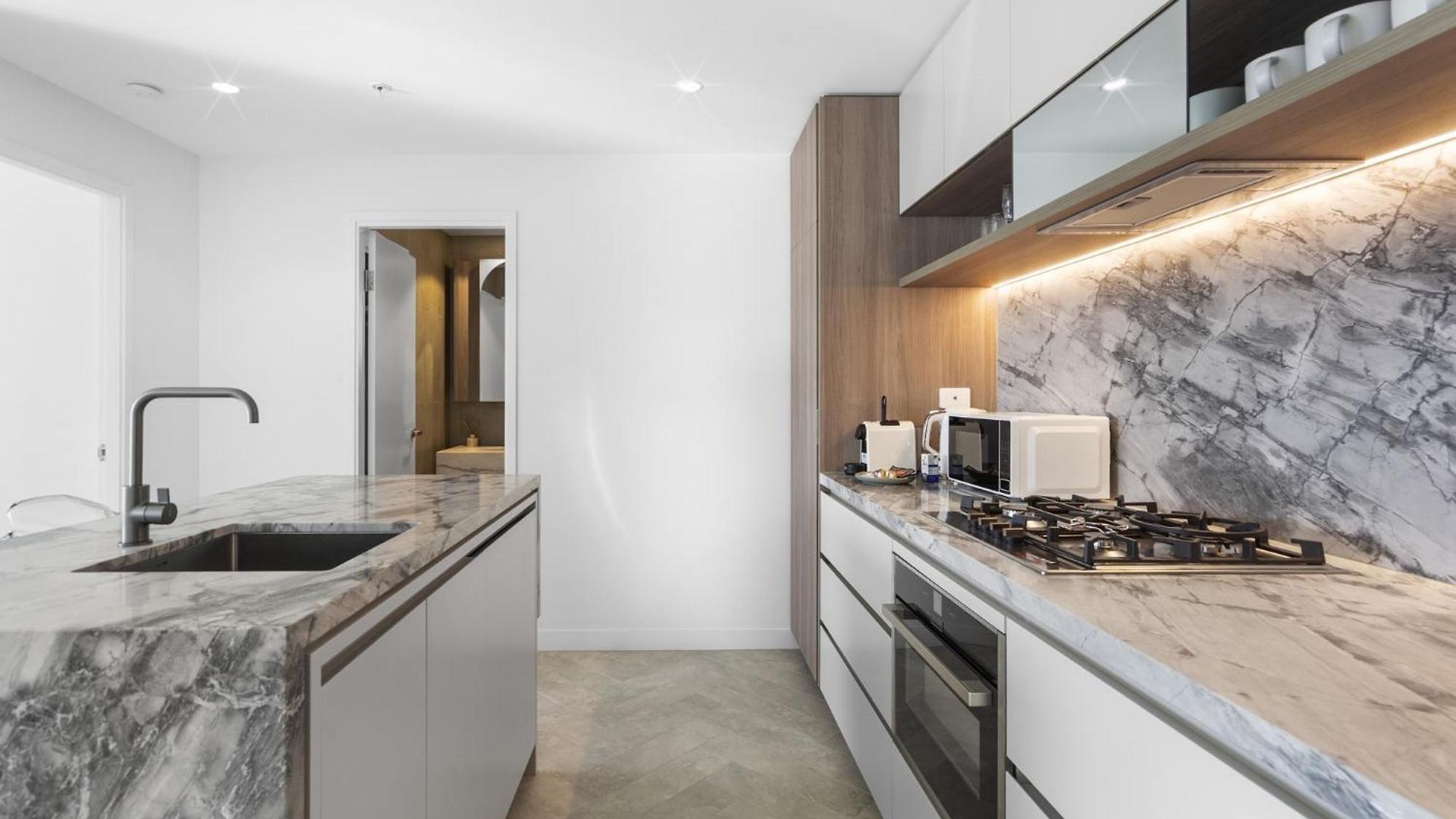 River View 1br With Cbd & Pool, Gym & Sauna Apartment