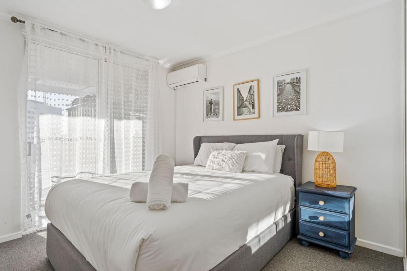Modern 2br Retreat With Gym, Pool And Balcony