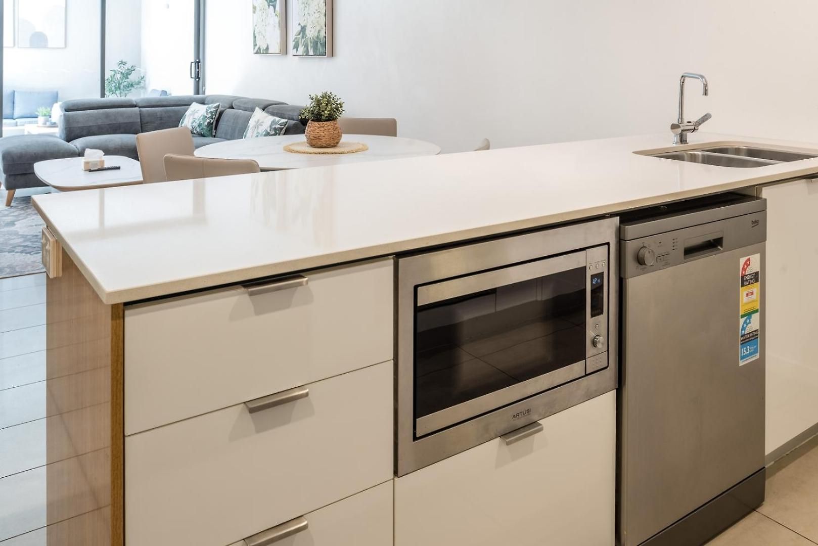 City-center Cozy 2bdr With Parking Apartment *