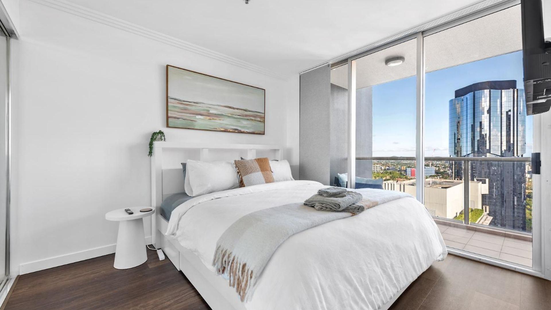 Modern On Mary 1 Bedroom, 1 Bathroom, 1 Car, Views!