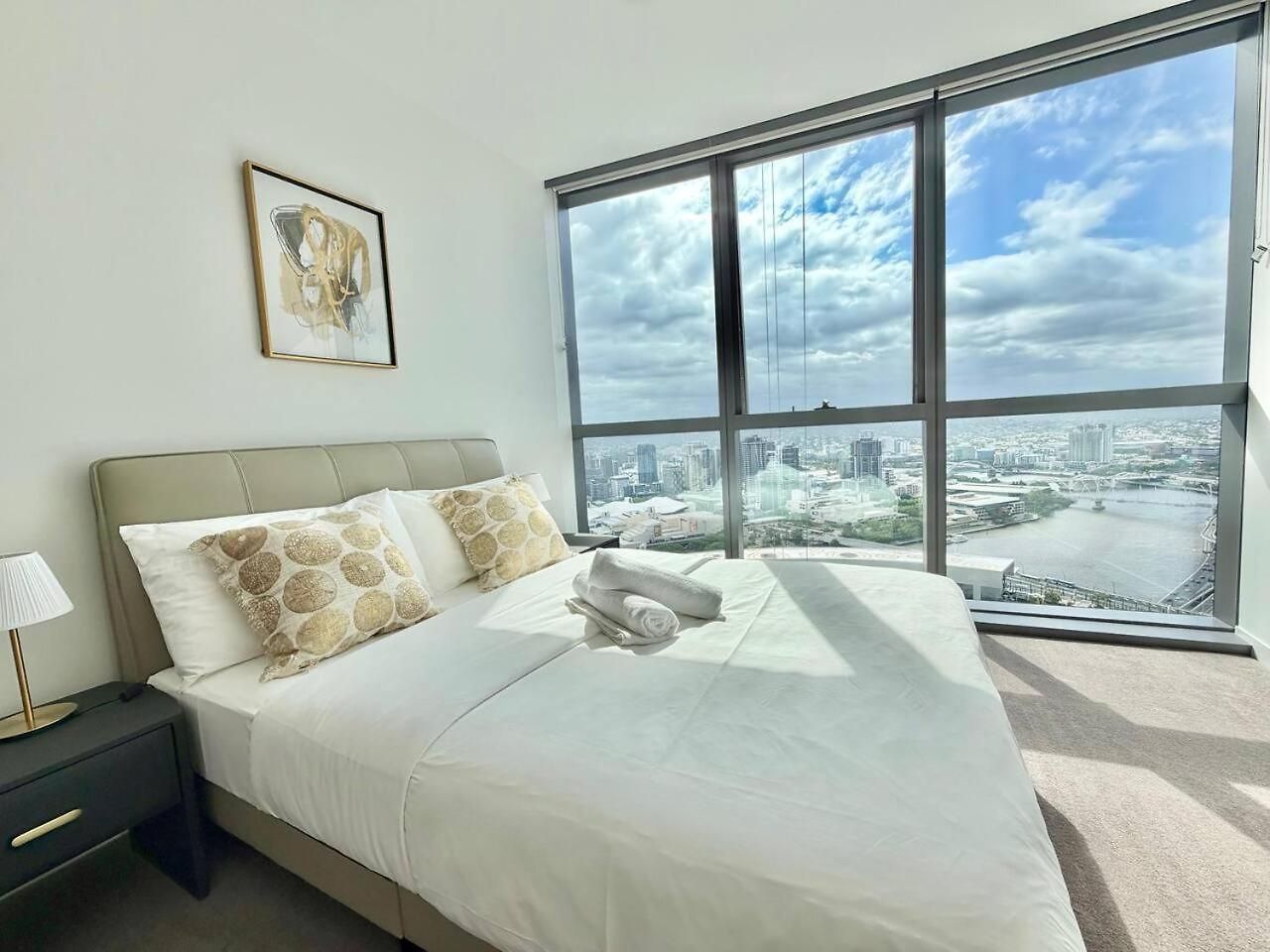 Luxury 3-bedroom With And River View Apartment