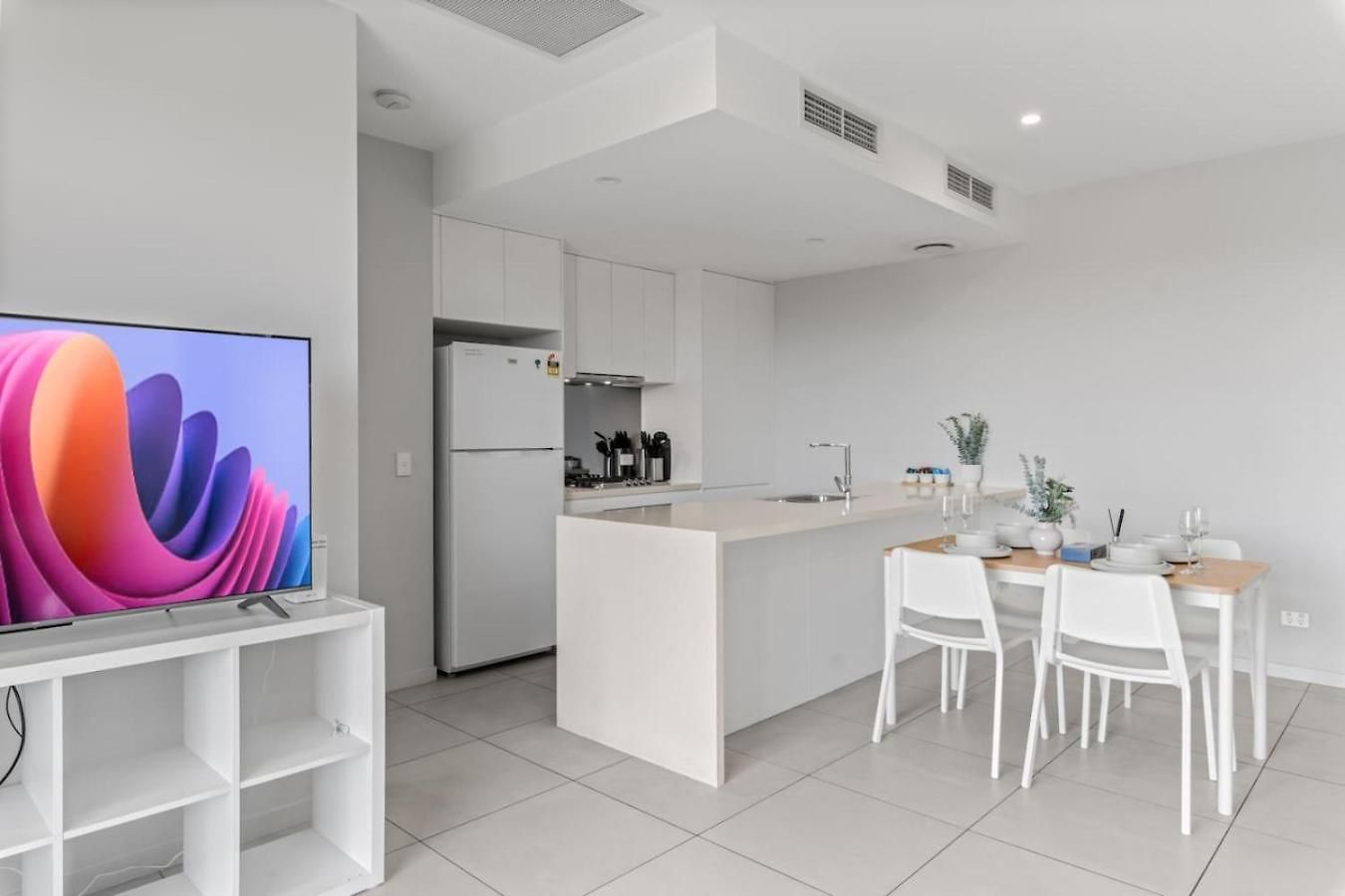 2br Modern With Balcony Great Location Apartment Brisbane