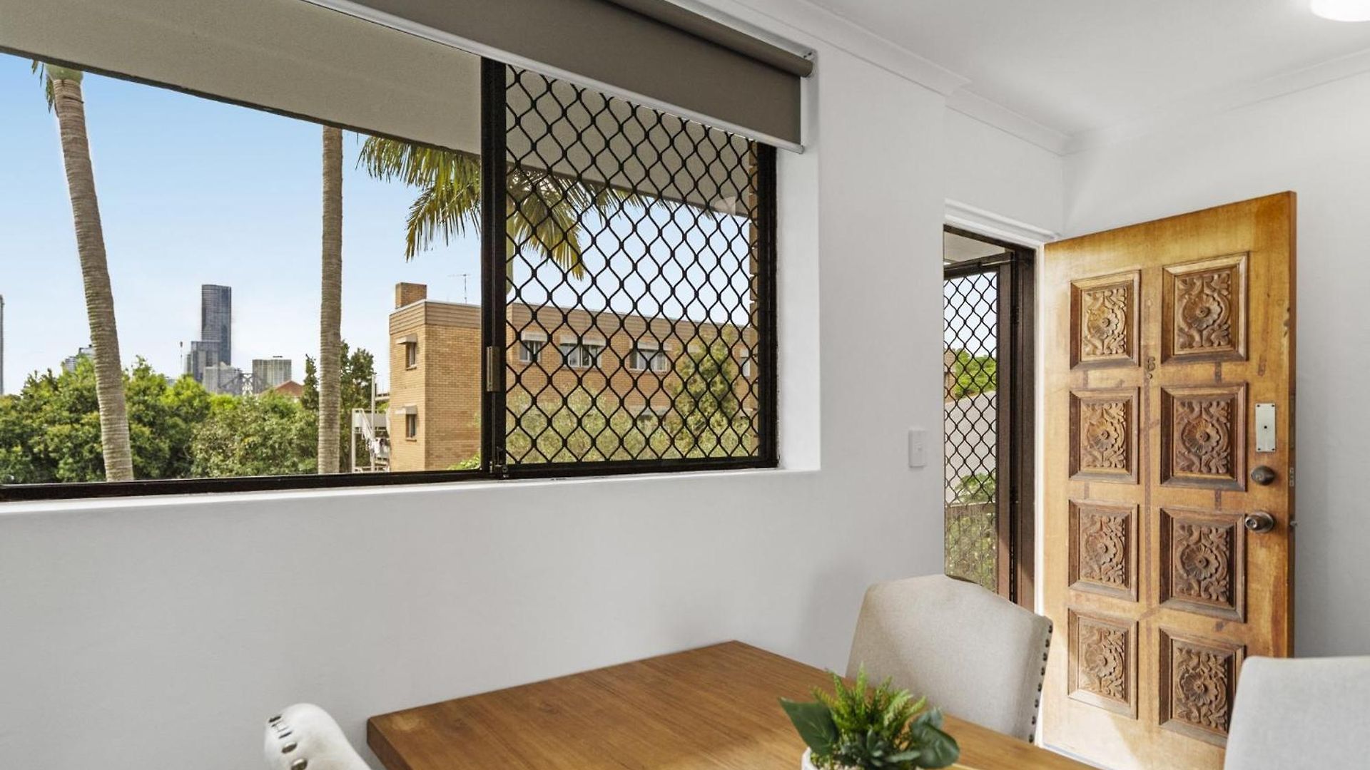 Spacious New Farm With Balcony And Secure Parking * Brisbane