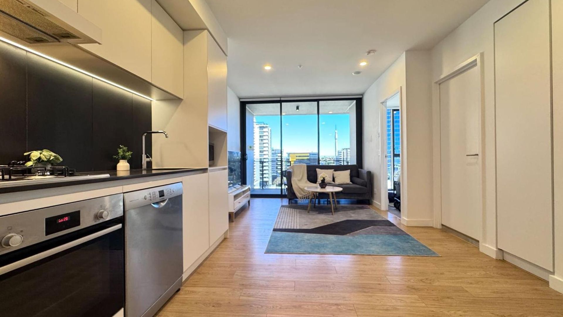 1br One Modern High-rise With Pool & Gym Access Apartment *