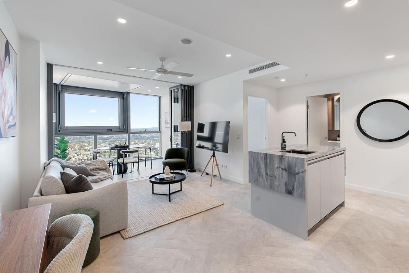 Apartment Stylish 1br Retreat With Stunning High-rise Views *