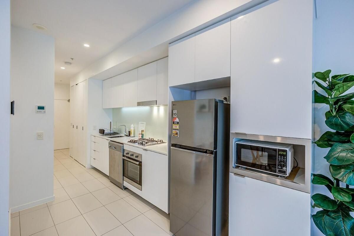 Modern 1br Retreat - Pool, Gym, Parking - Walk To South Bank