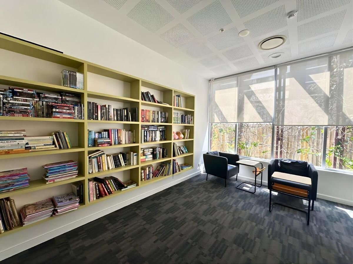 Apartment Modern 1br Retreat - Pool, Gym, Parking - Walk To South Bank Brisbane