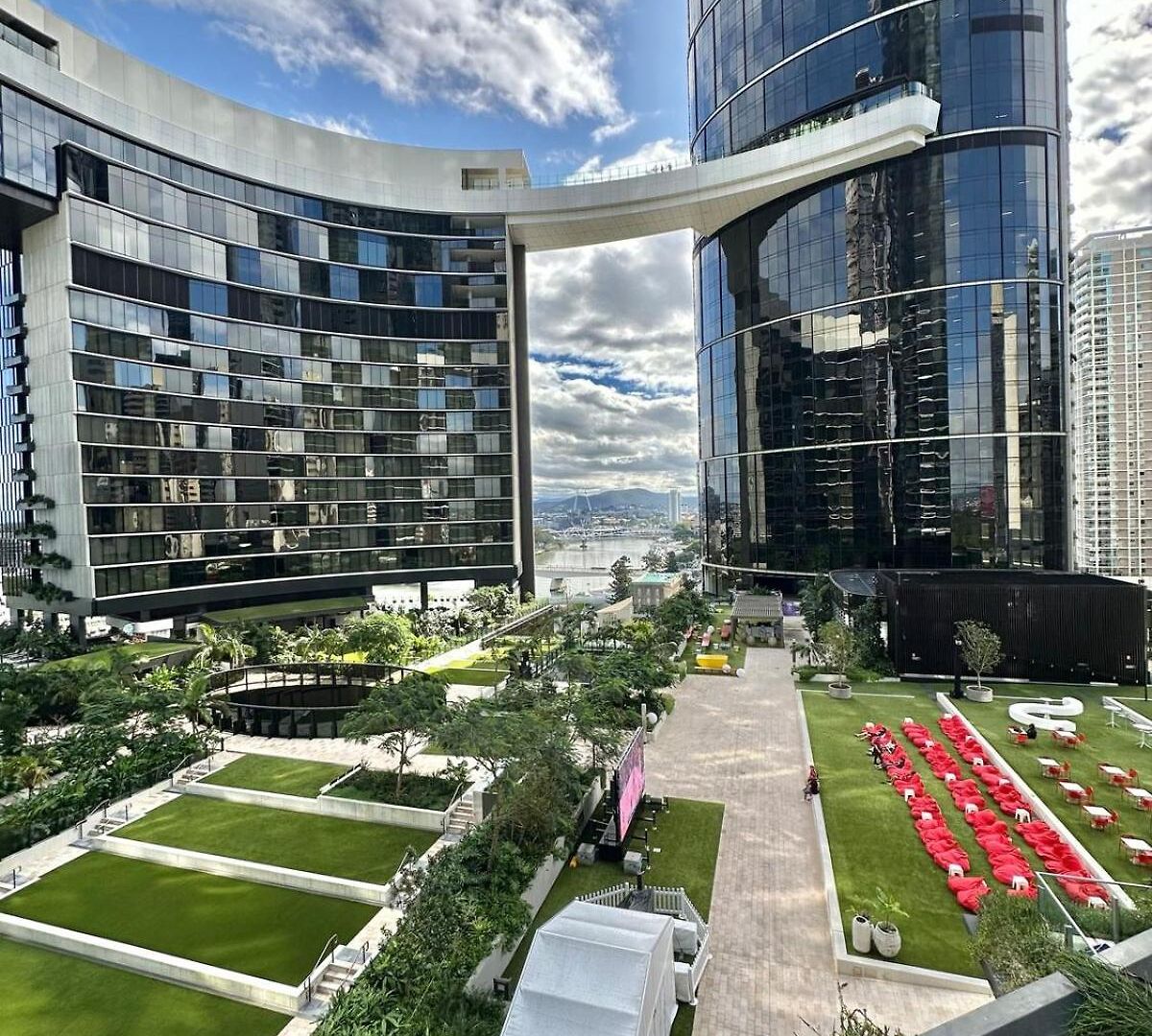 Comfortable With Extraordinary Views *