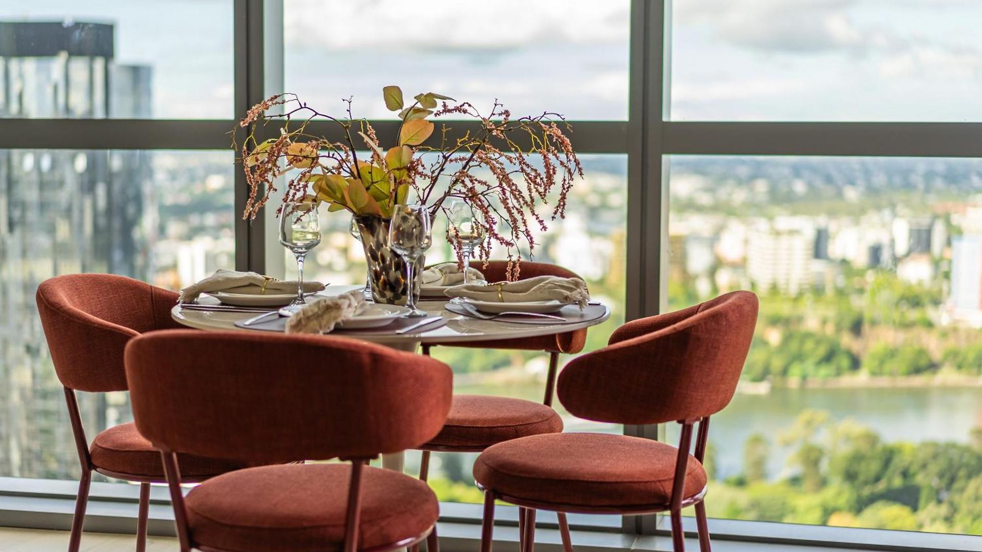 1bedroom Sip In Style In Queens Wharf - Level 33 With And River View